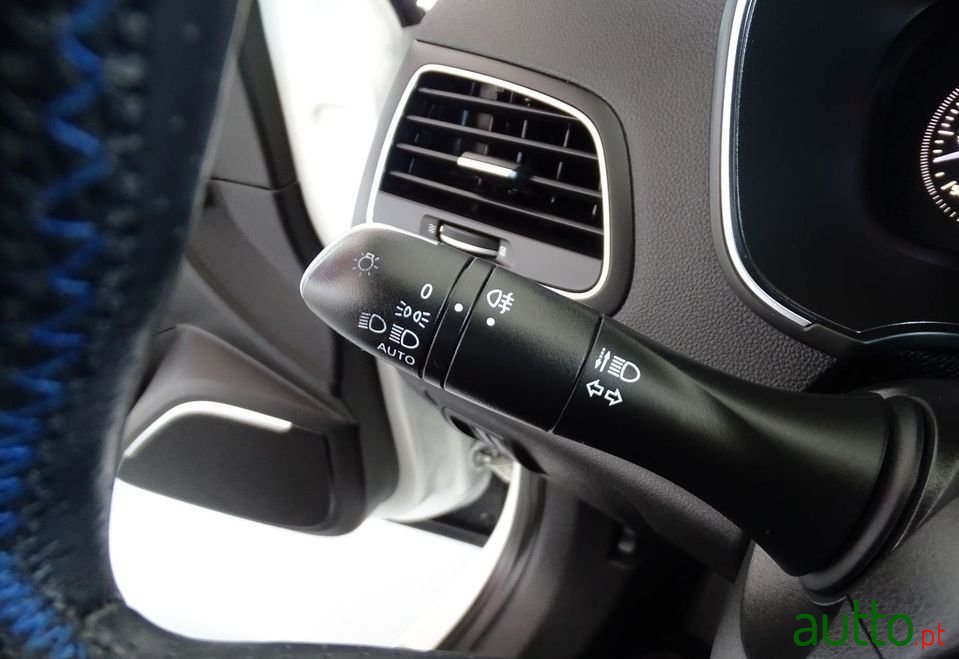 2017' Renault Megane Sport Tourer photo #4