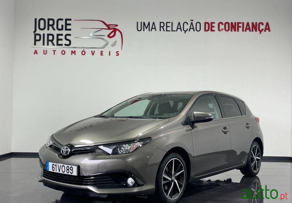 2018' Toyota Auris Sport photo #1