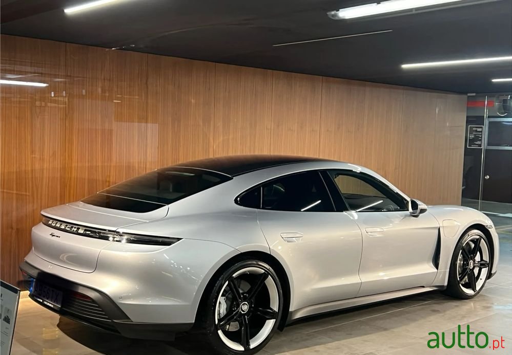 2020' Porsche Taycan 4S photo #2
