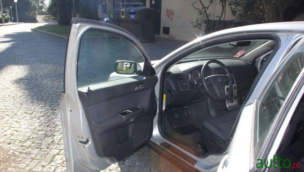 2005' Volvo S40 1.6 D photo #2