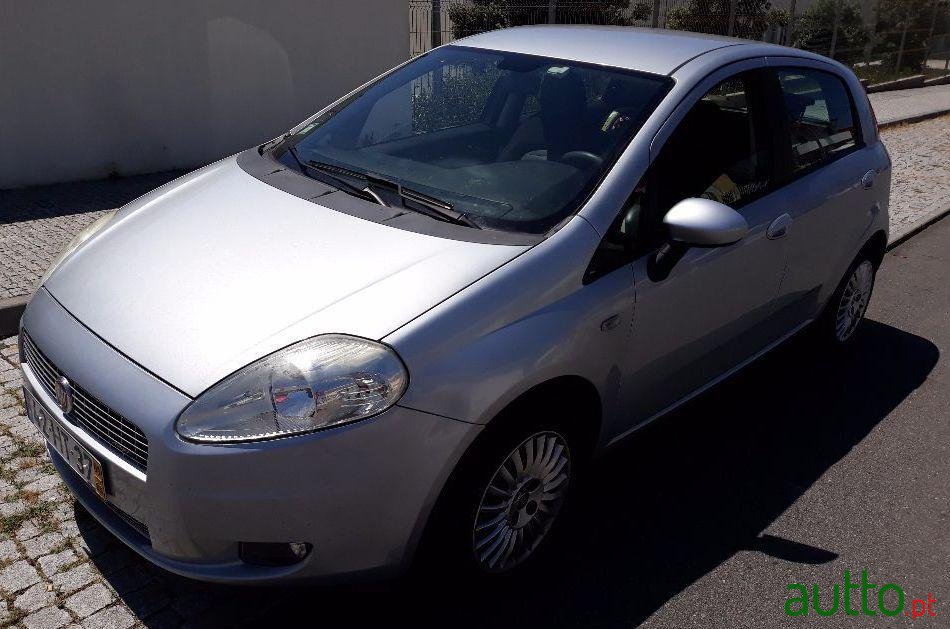 2009' Fiat Grande Punto photo #1