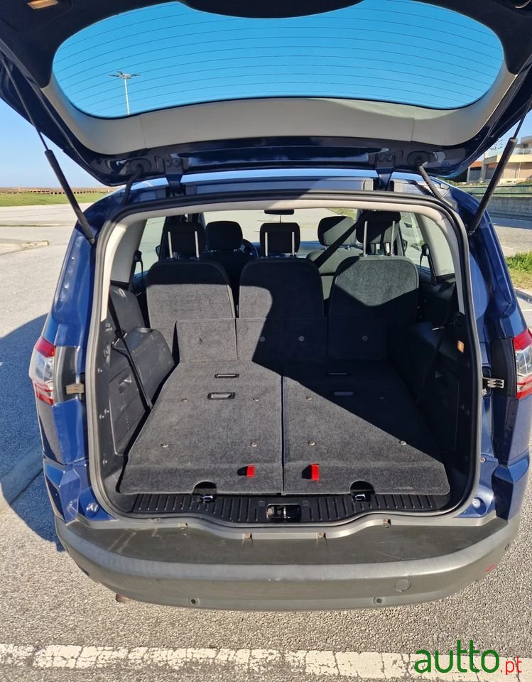 2012' Ford S-Max photo #3