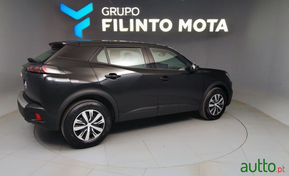 2023' Peugeot 2008 photo #2