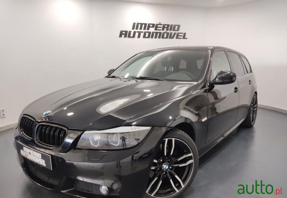 2012' BMW 318 photo #1