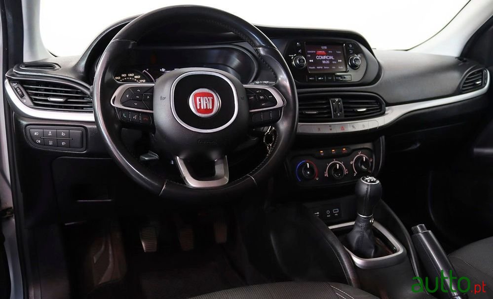 2018' Fiat Tipo Station Wagon photo #6