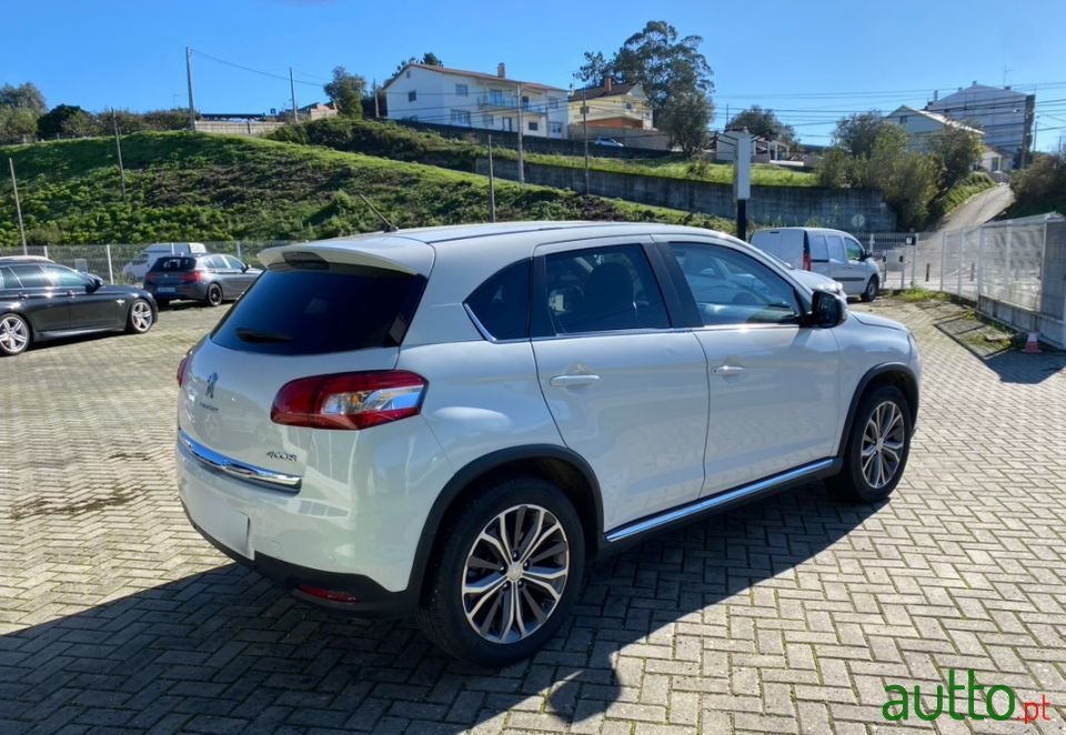 2015' Peugeot 4008 photo #5