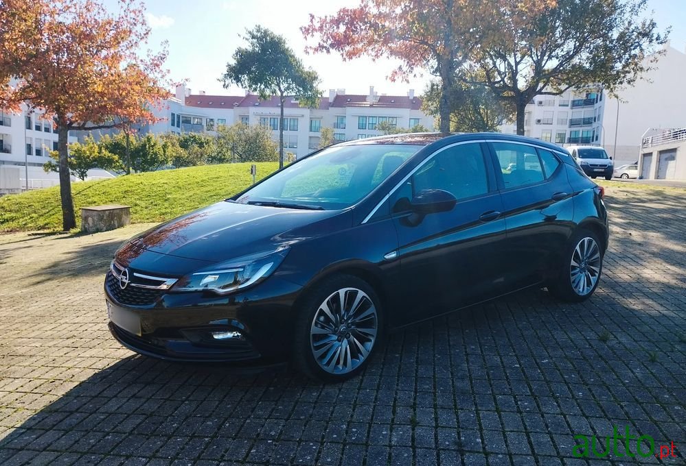 2016' Opel Astra photo #2