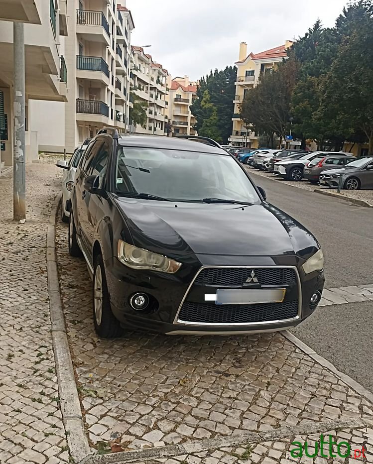 2012' Mitsubishi Outlander photo #1