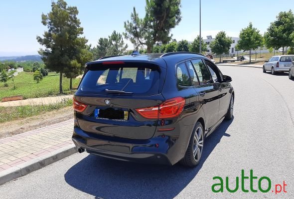 2017' BMW 216 Gran Tourer photo #3