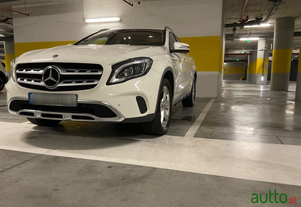 2017' Mercedes-Benz GLA 200 D Urban Aut. photo #6