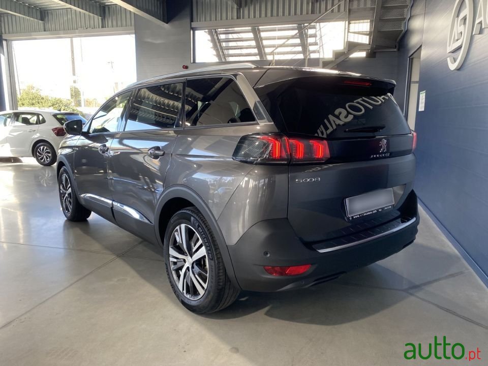2021' Peugeot 5008 photo #3