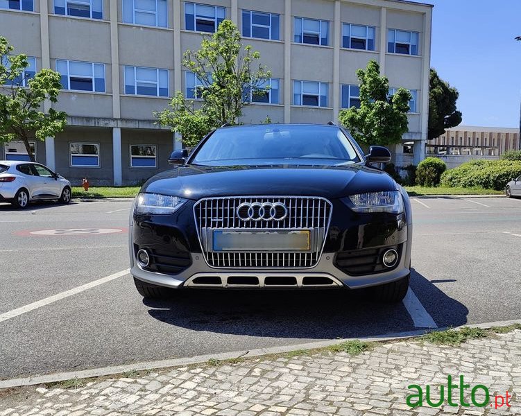 2013' Audi A4 Allroad photo #2