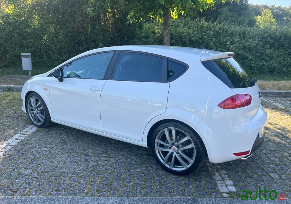 2010' SEAT Leon photo #2