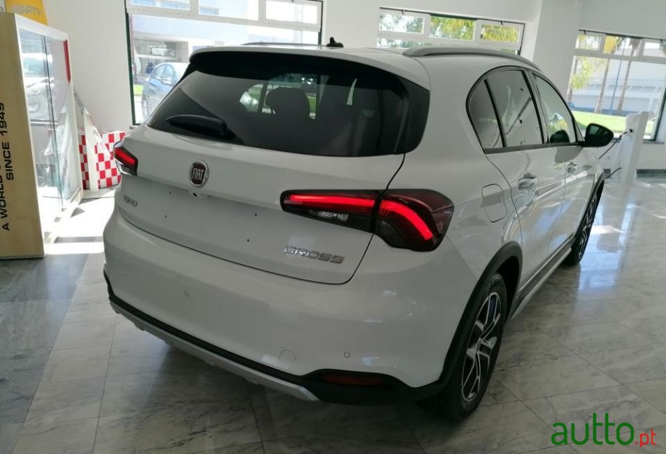 2021' Fiat Tipo Cross photo #6