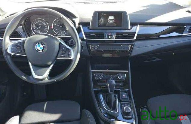 2017' BMW 216 Active Tourer photo #1