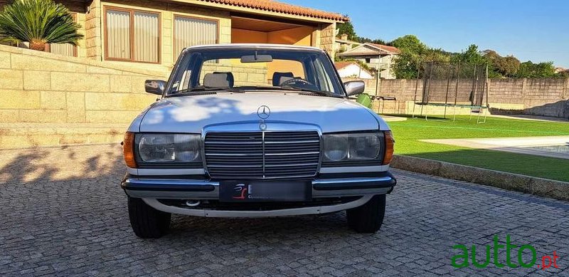 1982' Mercedes-Benz 240 photo #2