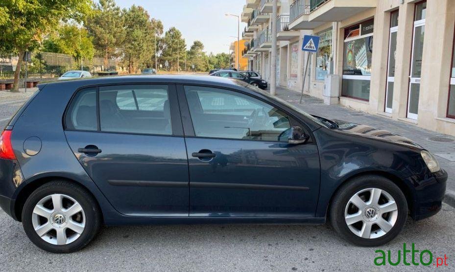 2004' Volkswagen Golf photo #3