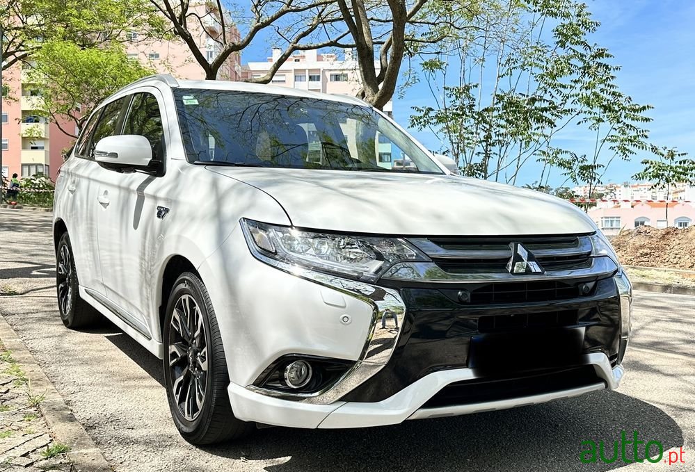 2016' Mitsubishi Outlander photo #4
