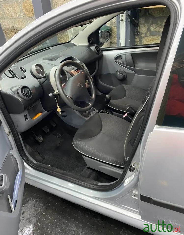 2009' Peugeot 107 1.0 Urban photo #4