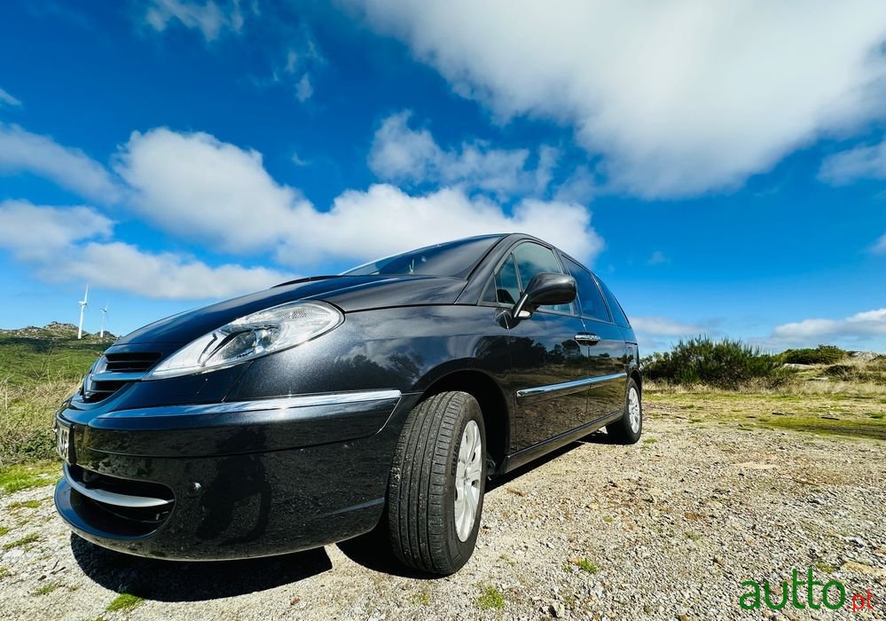 2012' Citroen C8 photo #3