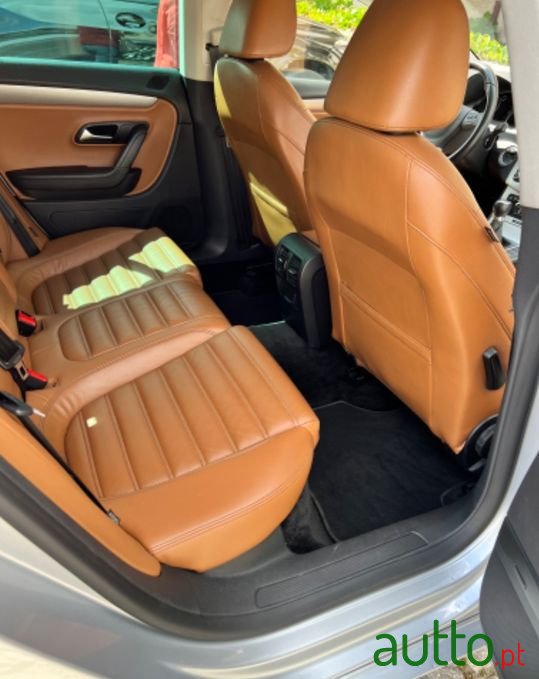 2010' Volkswagen photo #2