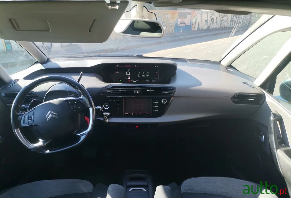 2017' Citroen C4 Grand Picasso photo #6