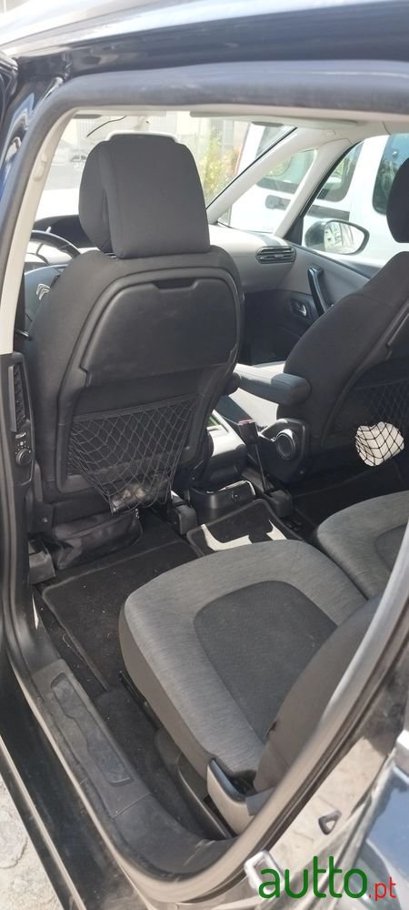 2016' Citroen C4 Grand Picasso photo #5