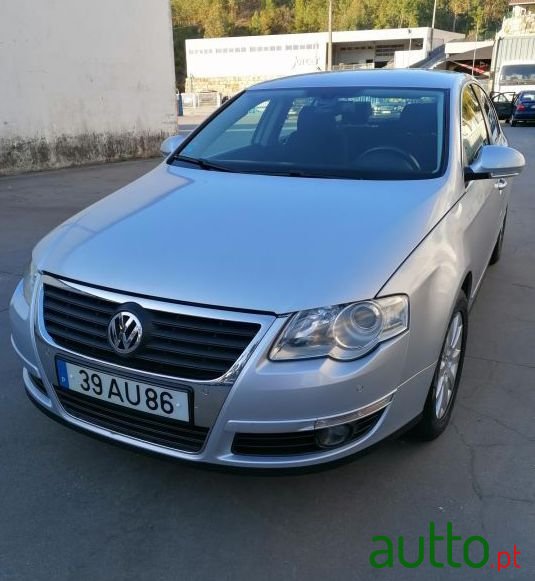 2005' Volkswagen Passat photo #2