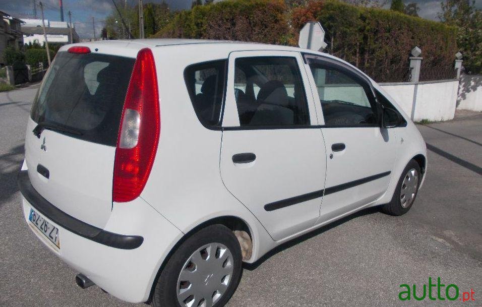 2005' Mitsubishi Colt Gasolina photo #1