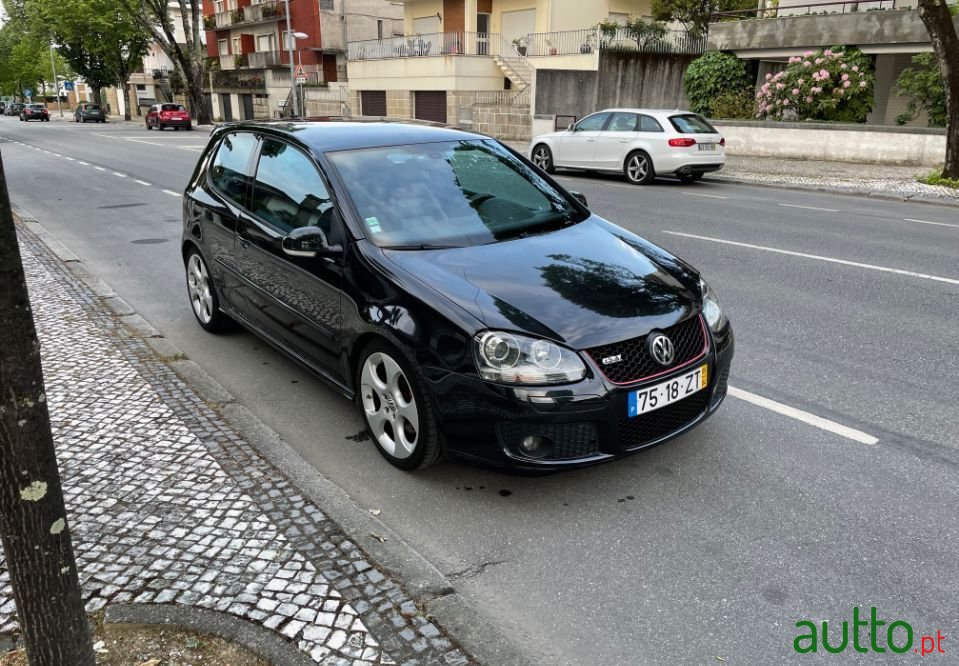 2005' Volkswagen Golf photo #1