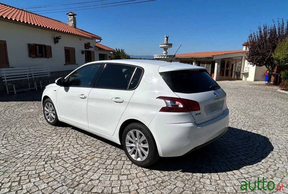 2016' Peugeot 308 1.6 Bluehdi Style photo #2