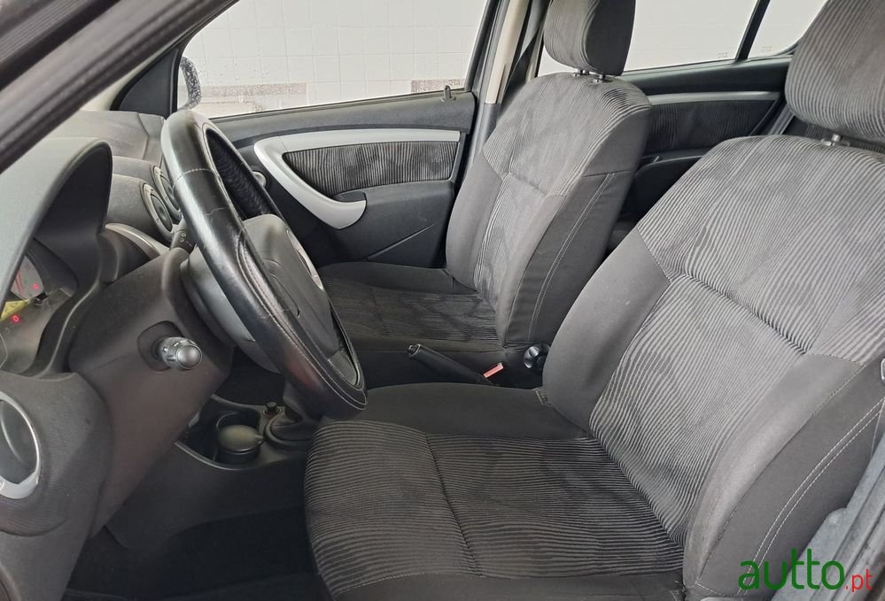 2010' Dacia Sandero 1.2 16V Pack photo #6