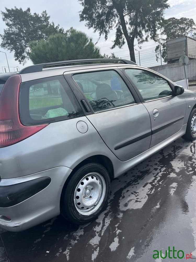 2004' Peugeot 206 Sw photo #1