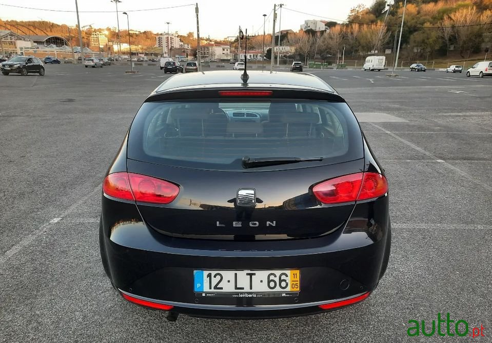 2011' SEAT Leon photo #4