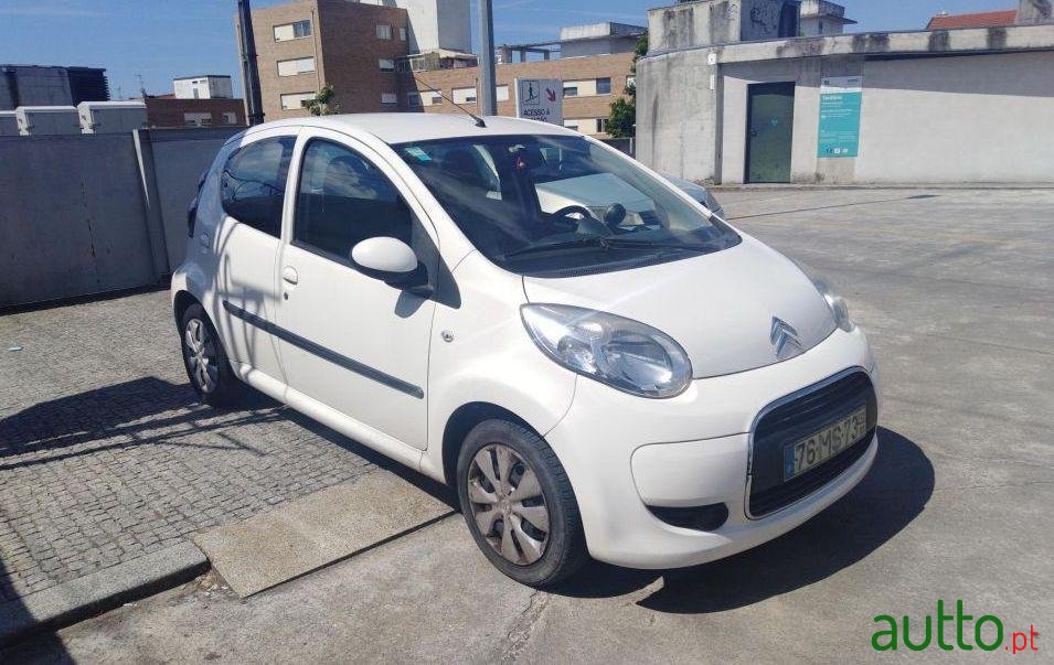 2012' Citroen C1 Seduction photo #3