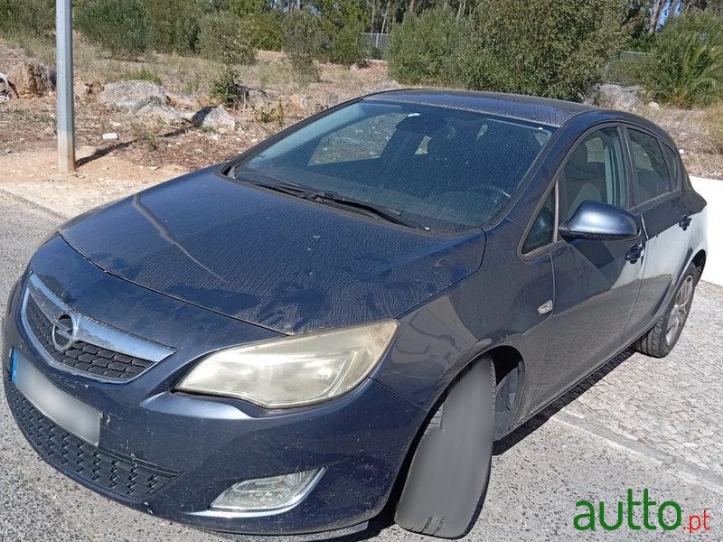 2010' Opel Astra photo #3