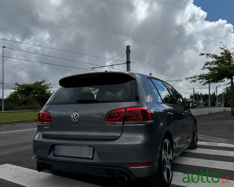 2010' Volkswagen Golf 2.0 Gti photo #6