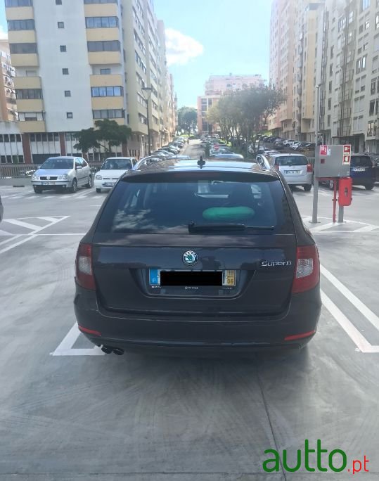 2010' Skoda Superb Break photo #4