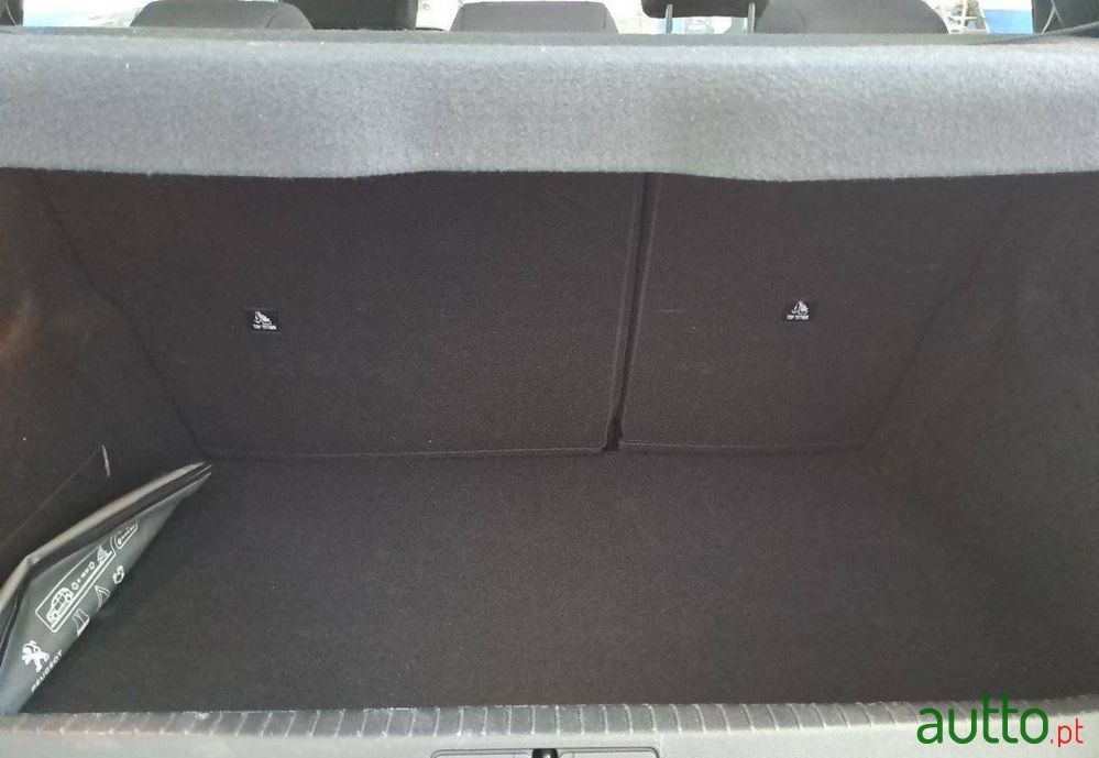 2023' Peugeot 208 photo #6