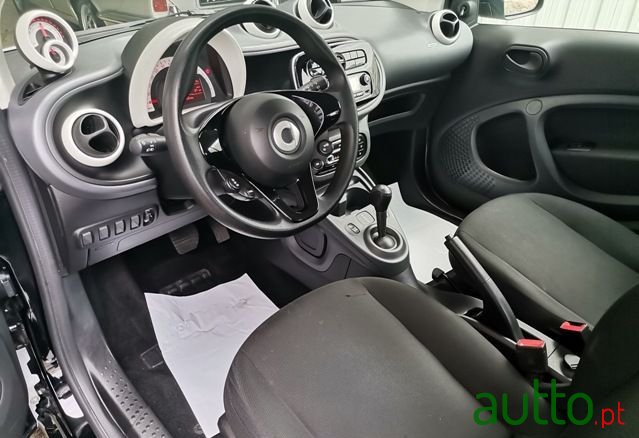 2019' Smart Fortwo Eq Perfect photo #5