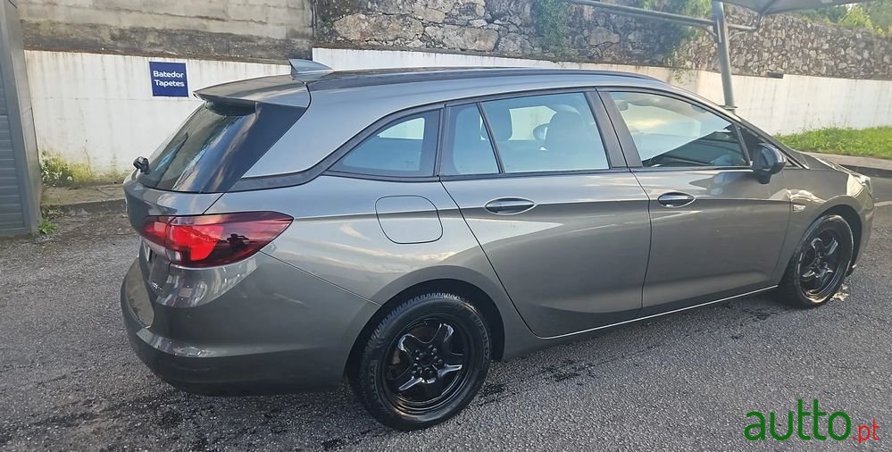 2018' Opel Astra Sports Tourer photo #1
