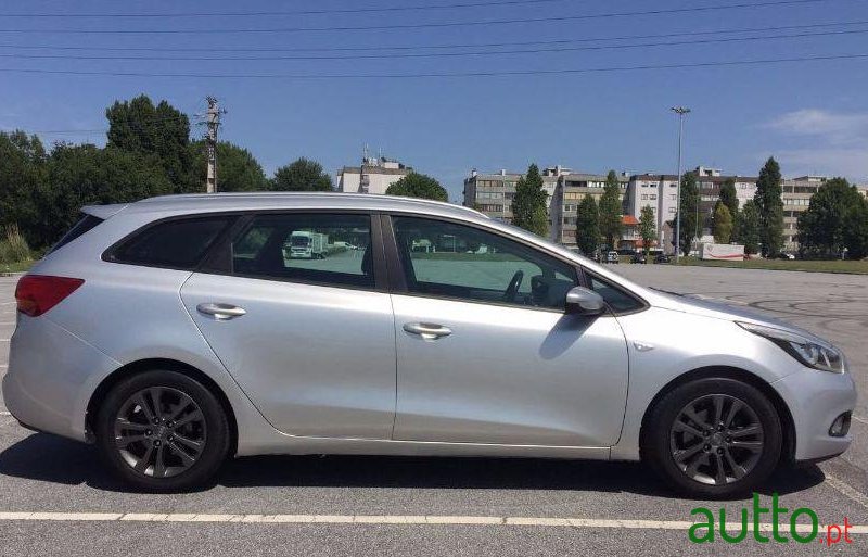 2013' Kia Ceed Sw photo #2