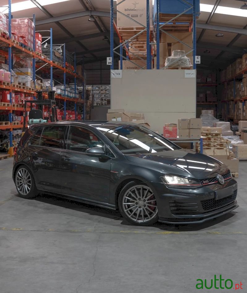 2016' Volkswagen Golf photo #1