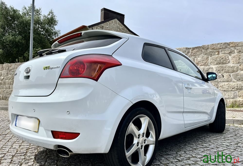 2011' Kia Ceed photo #2