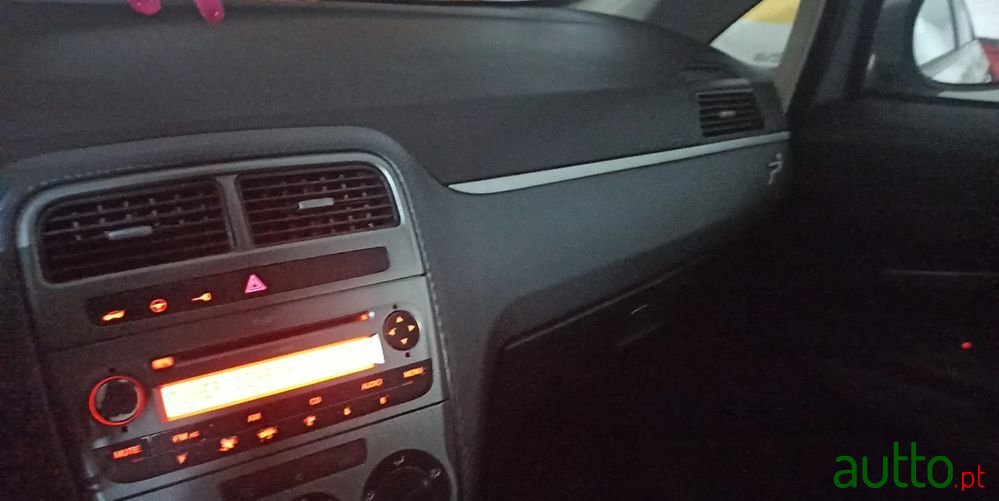 2009' Fiat Grande Punto photo #2