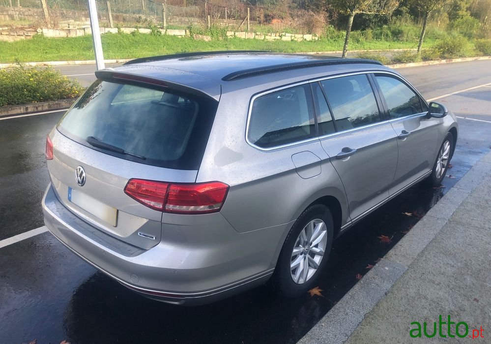 2015' Volkswagen Passat Variant photo #2