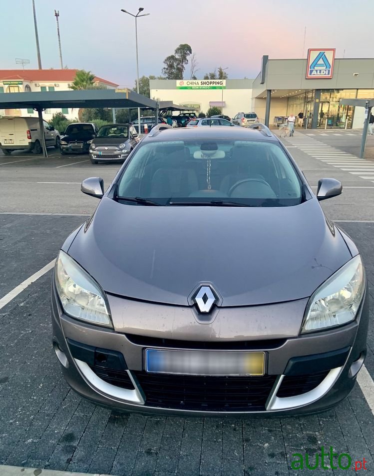 2010' Renault Mégane Sport Tourer photo #2