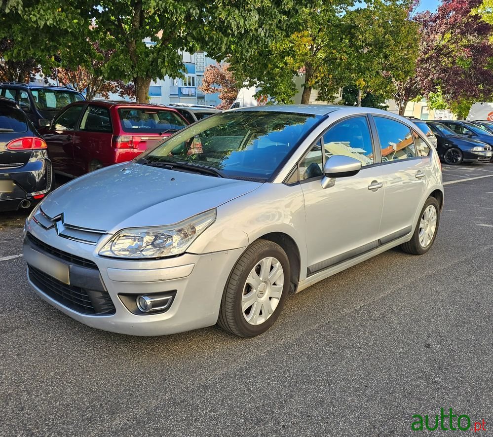 2009' Citroen C4 photo #3