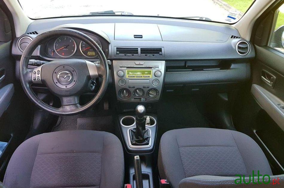 2004' Mazda 2 1.4Hdi photo #5