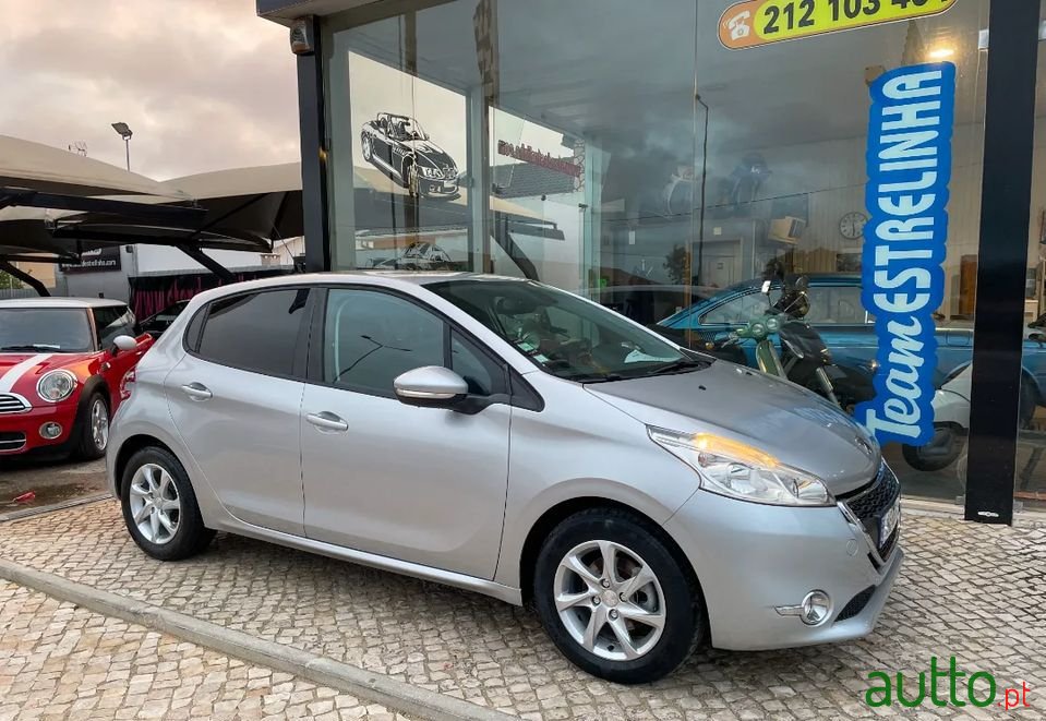 2013' Peugeot 208 photo #1